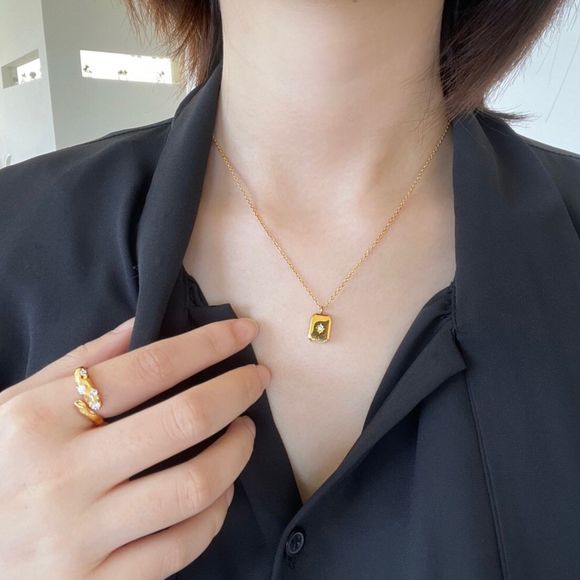 18K Gold Plated Rectangular Tag North Star Pendant Necklace - Picture 6 of 8